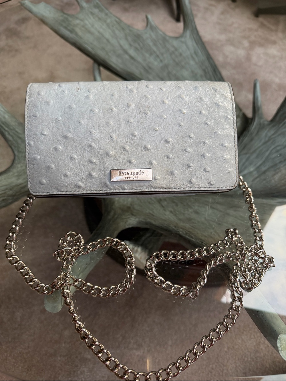 kate spade silver ostrich-embossed crossbody with chain strap#0035